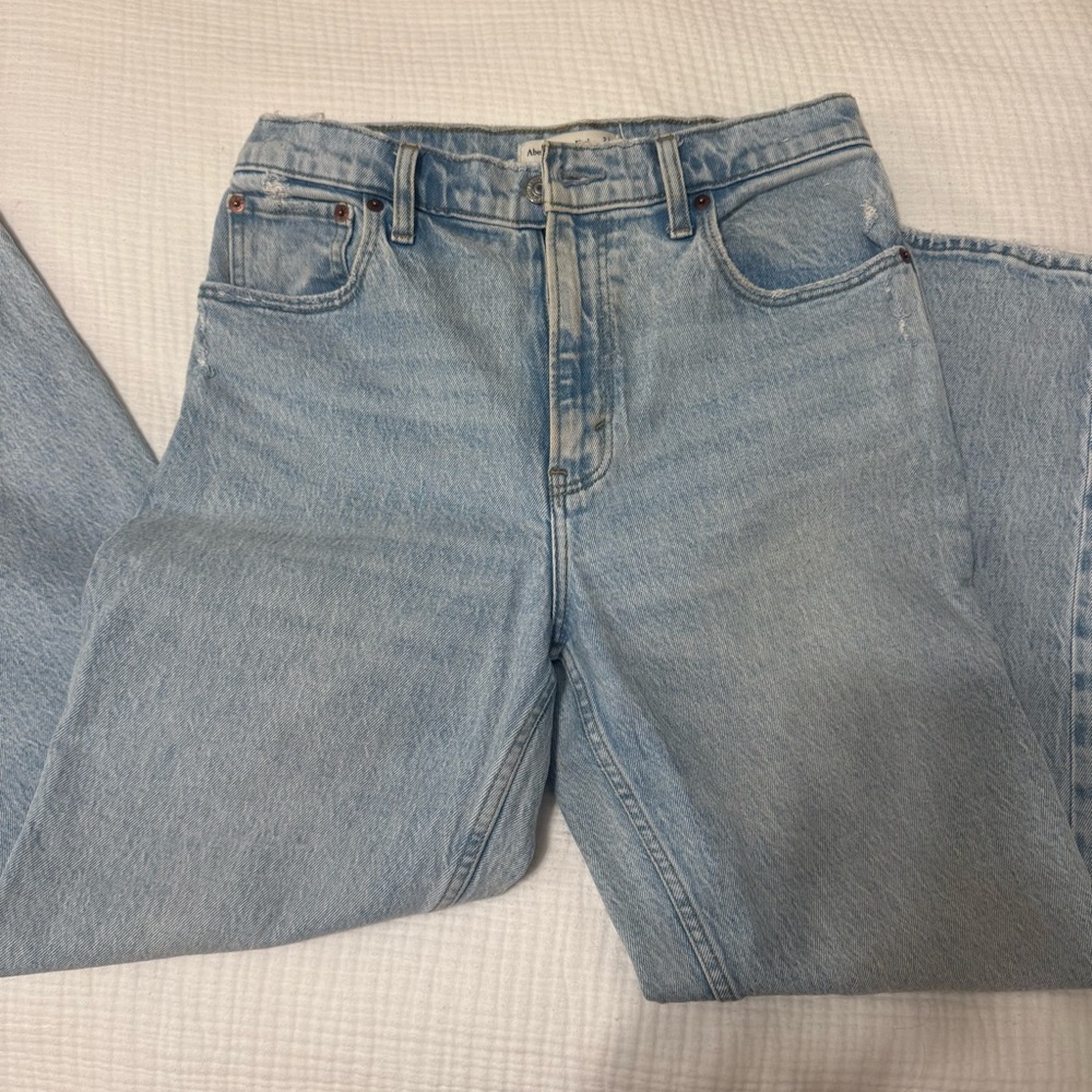 Abercrombie 90s Straight Ultra High Rise